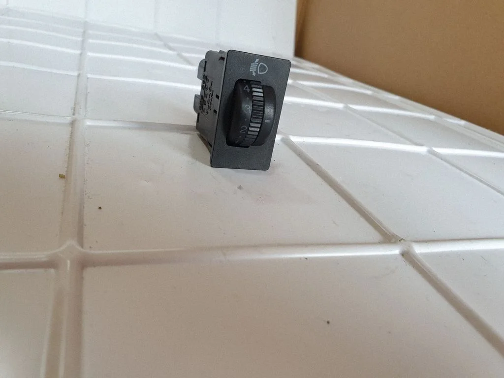Headlight level height control switch 37139