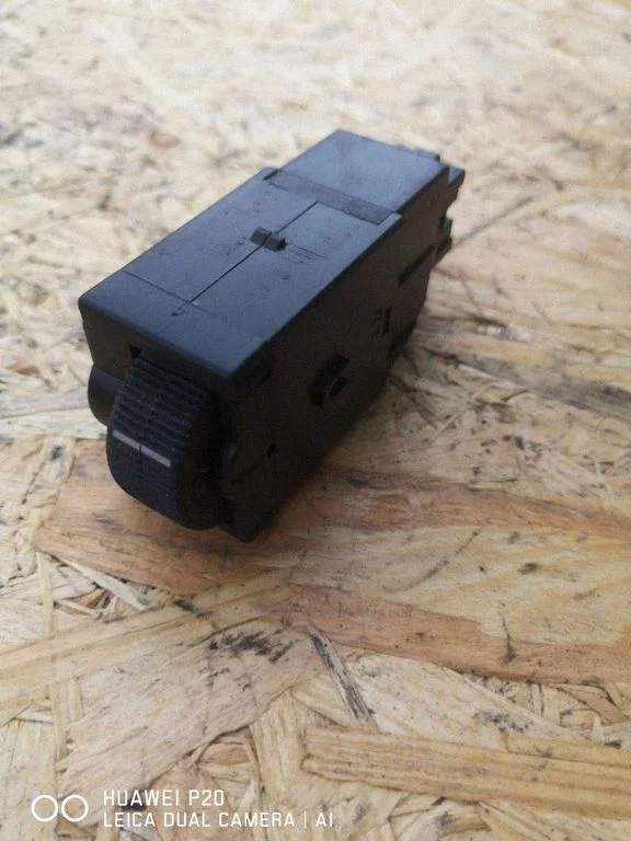 Headlight level height control switch MR114337
