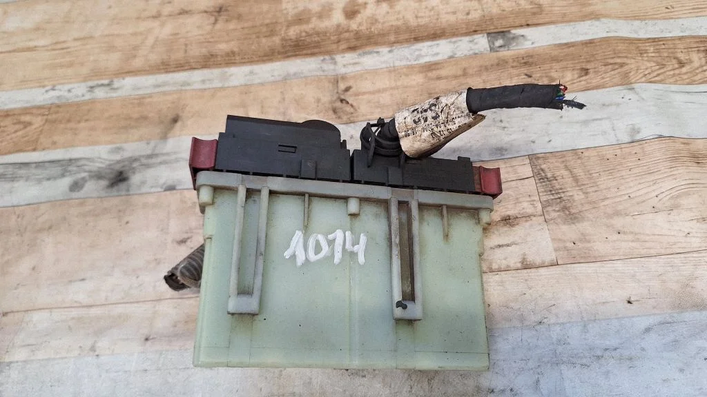 Coolant fan relay 9685371