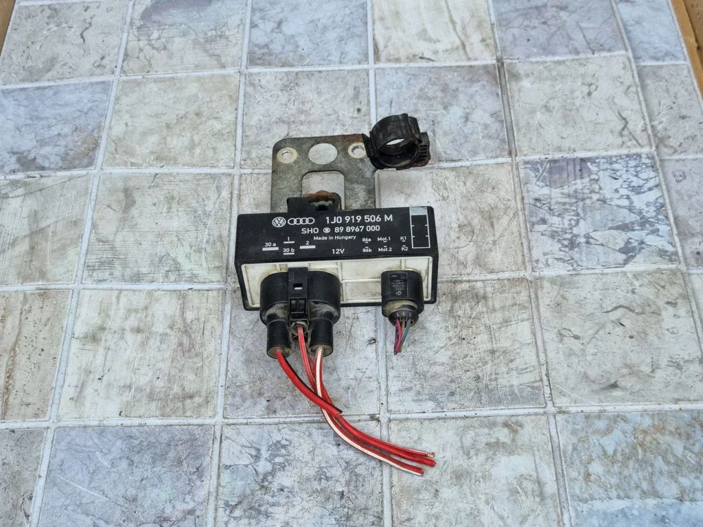 Jahutusventilaatori relee 1J0919506M