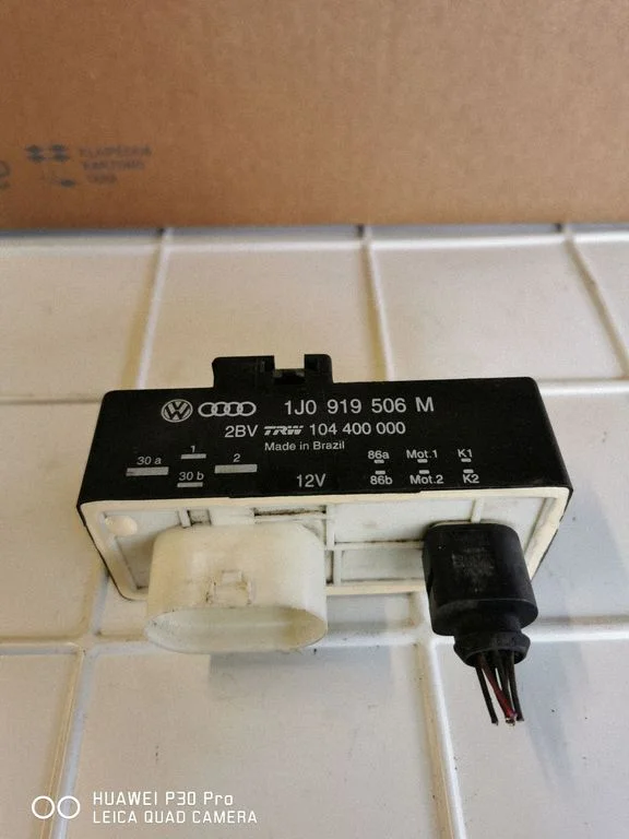 Dzesēšanas ventilatora relejs 1J0919506