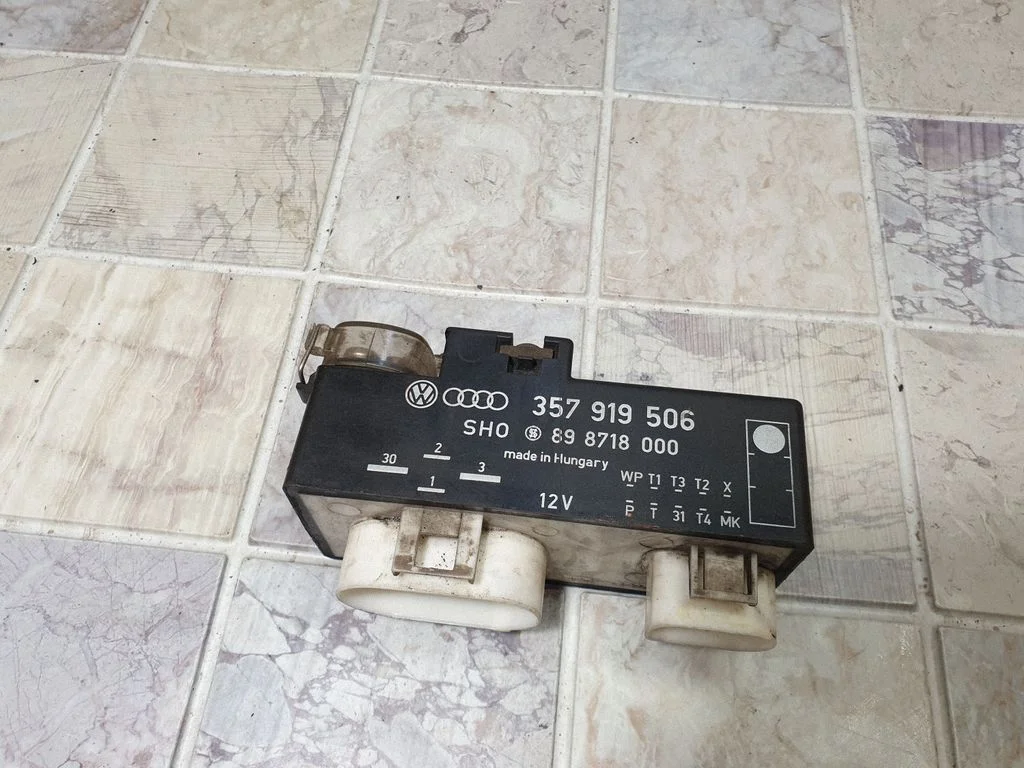 Coolant fan relay 357919506