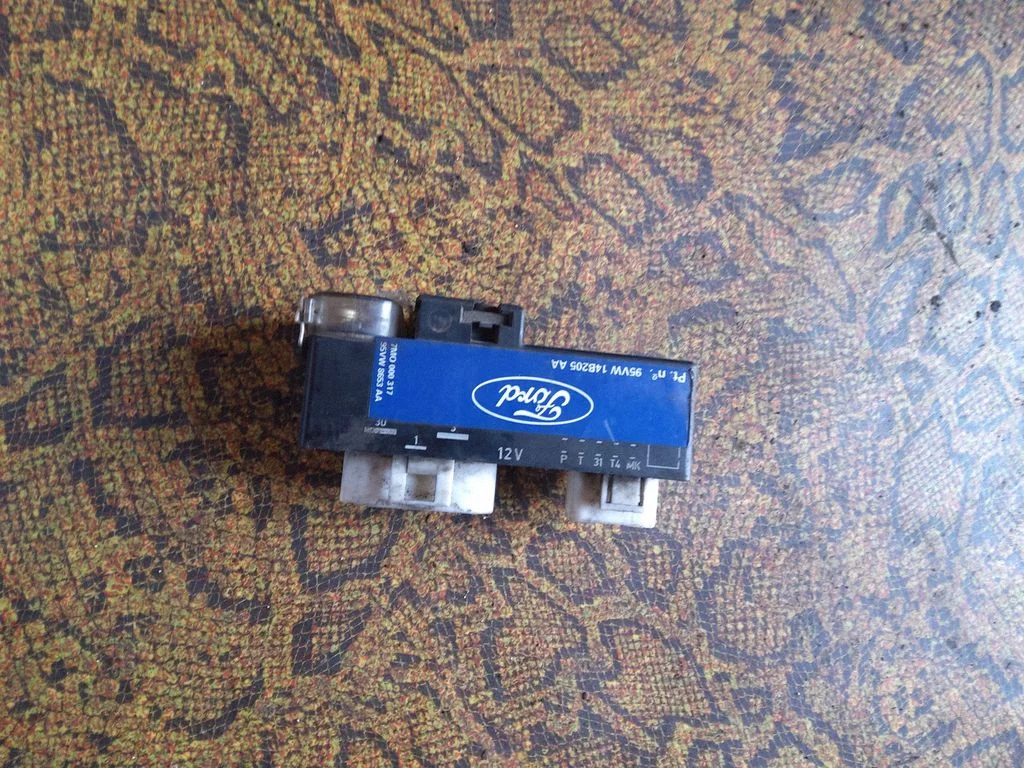 Coolant fan relay 7MO000317