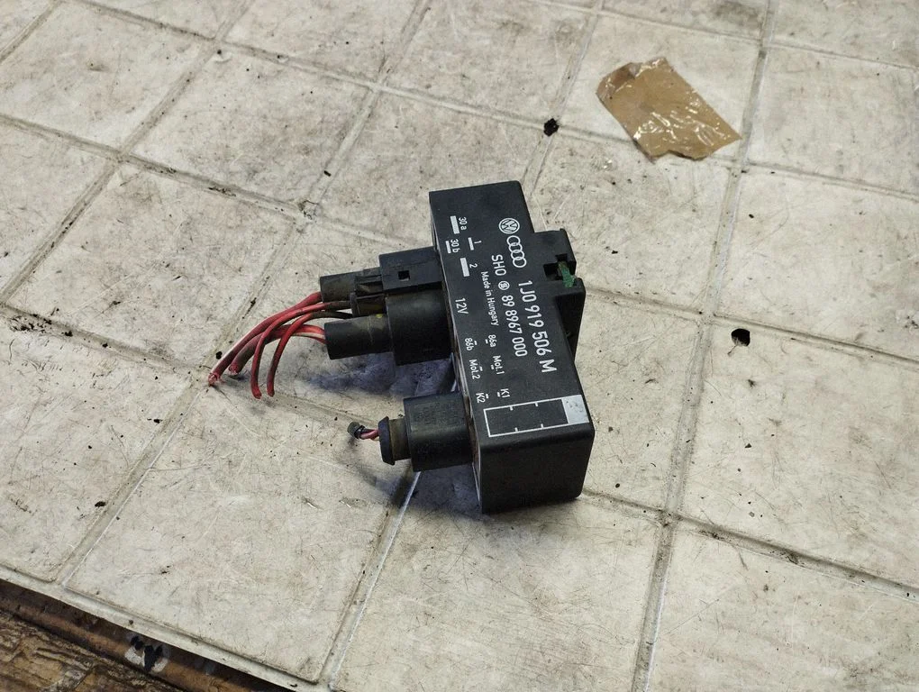 Dzesēšanas ventilatora relejs 1J0919506M