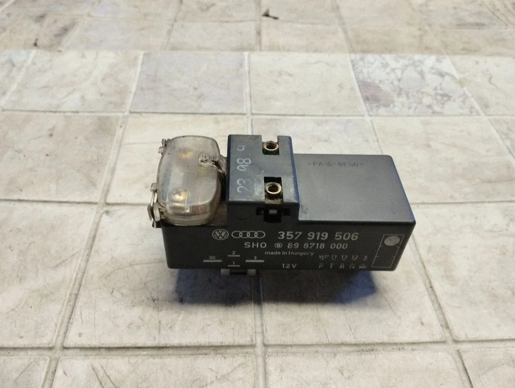 Coolant fan relay 357919506