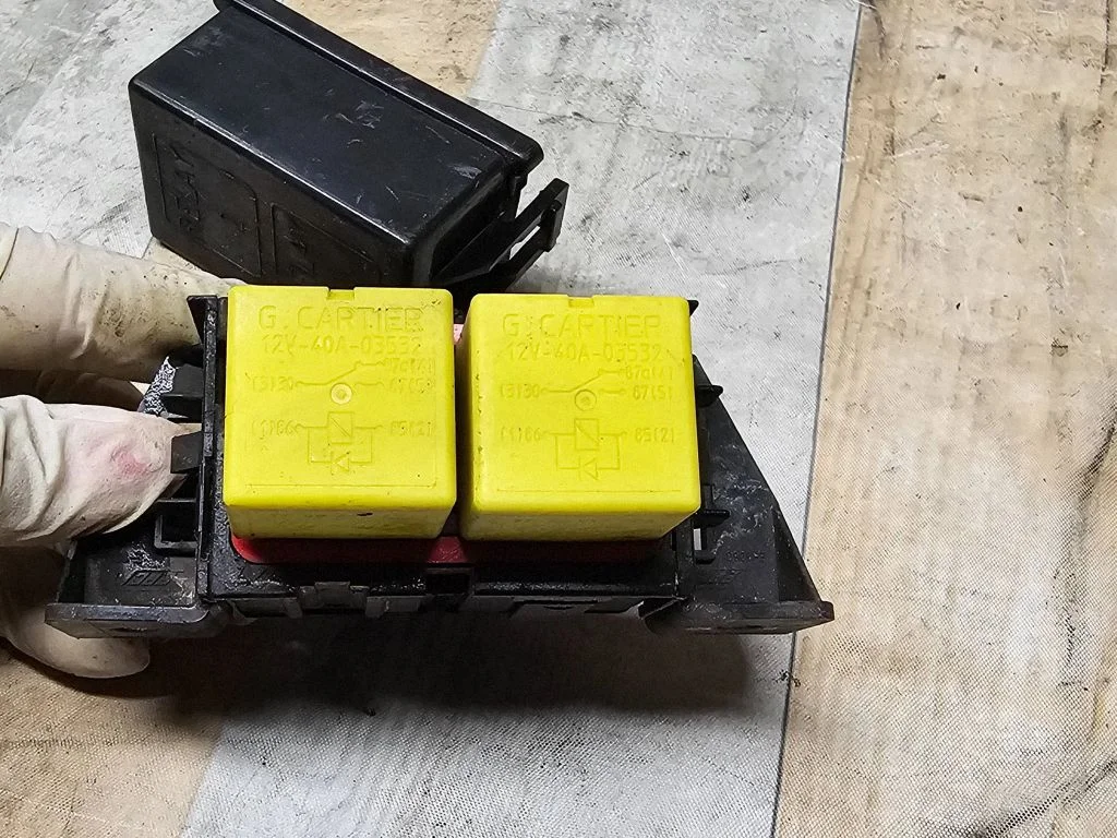 Cits relejs 12V40A03532