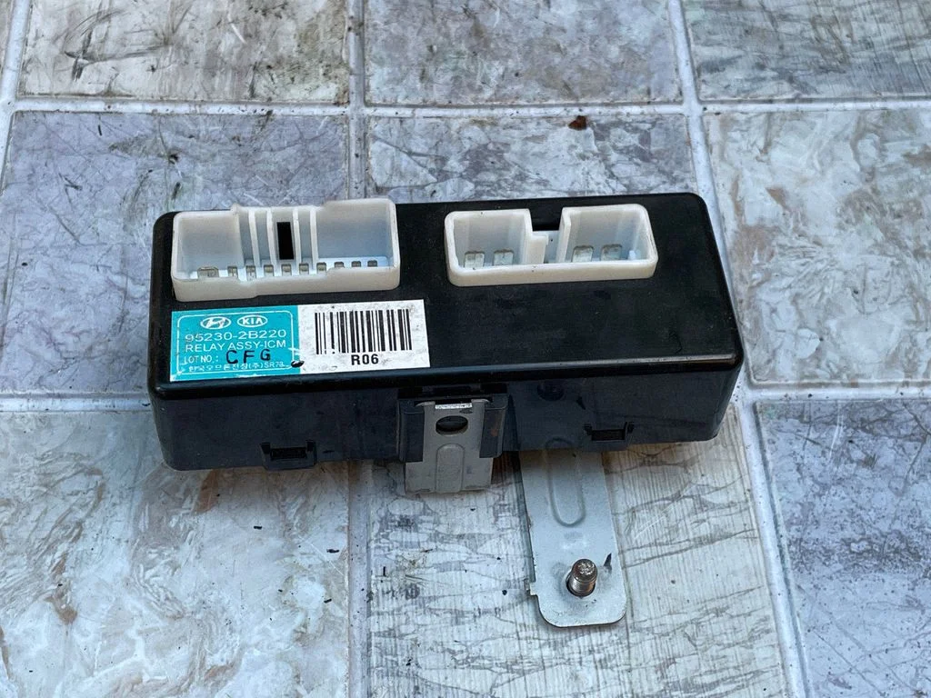 Other relay 952302B220