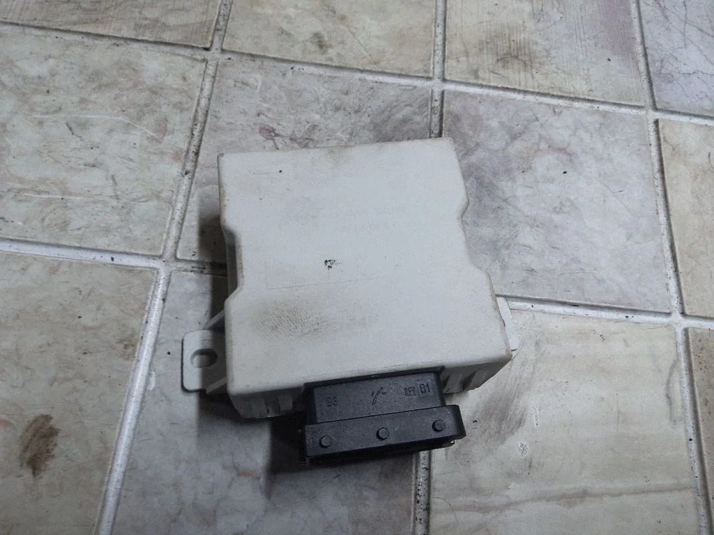 Przekaźnik wycieraczek – Toyota Avensis T250 (2003-2006)