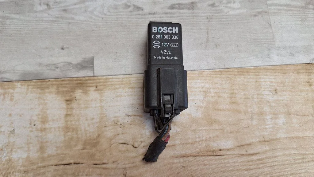 Glow plug pre-heat relay 0281003038