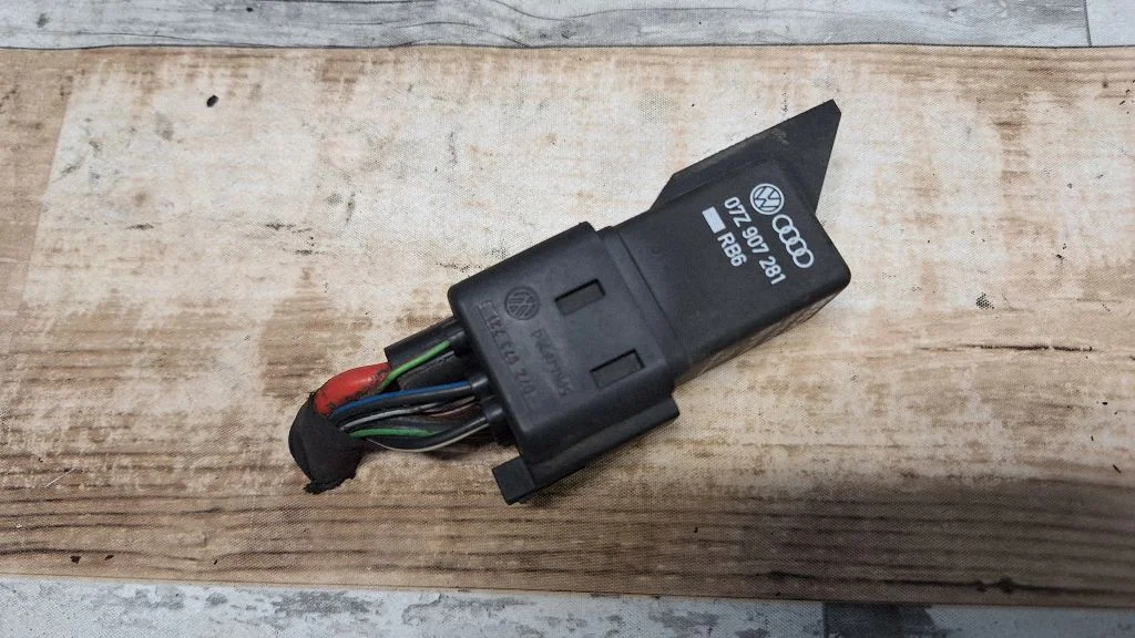 Glow plug pre-heat relay 07Z907281