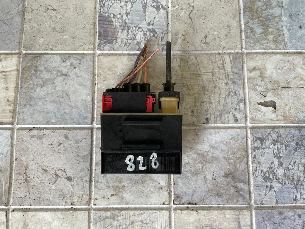 Eelsüüteküünalde relee 01801095