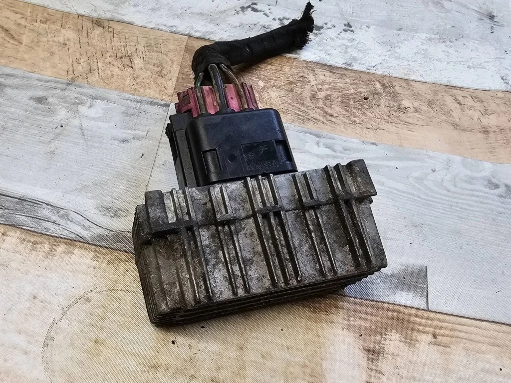 Kvēlsveču priekšuzsildes relejs 60433201