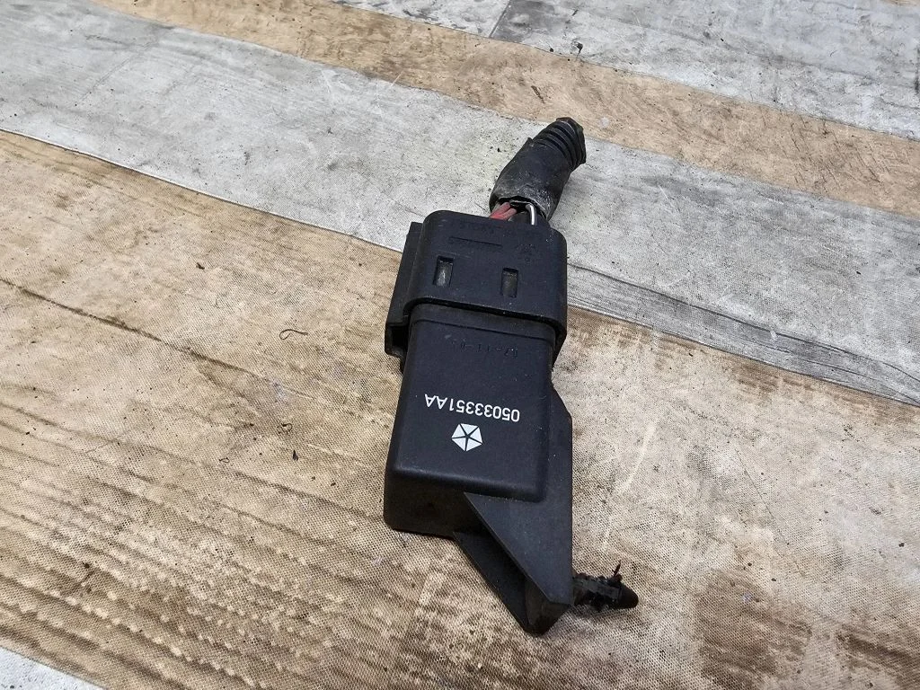 Glow plug pre-heat relay 05033351AA