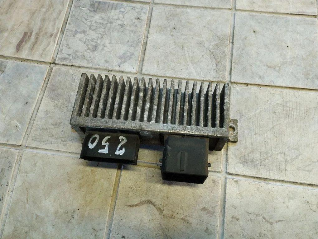 Eelsüüteküünalde relee 8200558438A