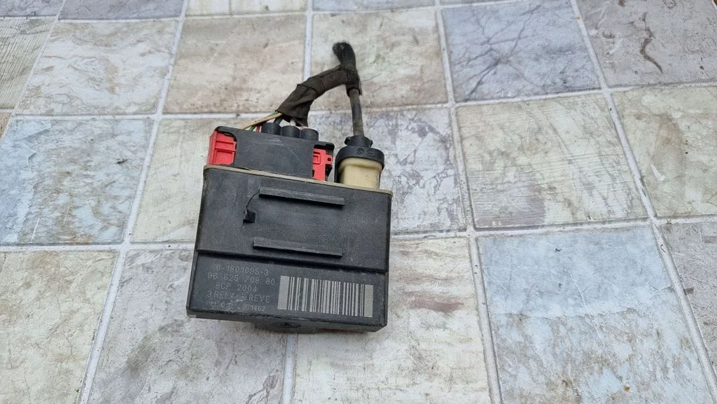 Glow plug pre-heat relay 9662570880