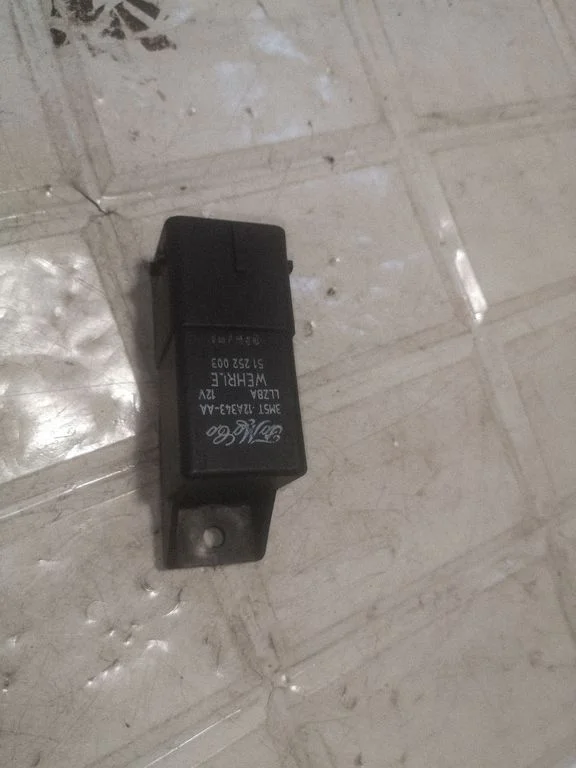 Eelsüüteküünalde relee – Ford Focus C-MAX (2003-2010)