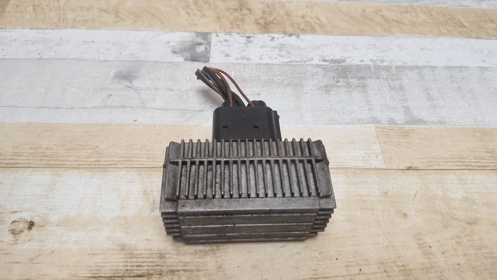 Eelsüüteküünalde relee 55354141