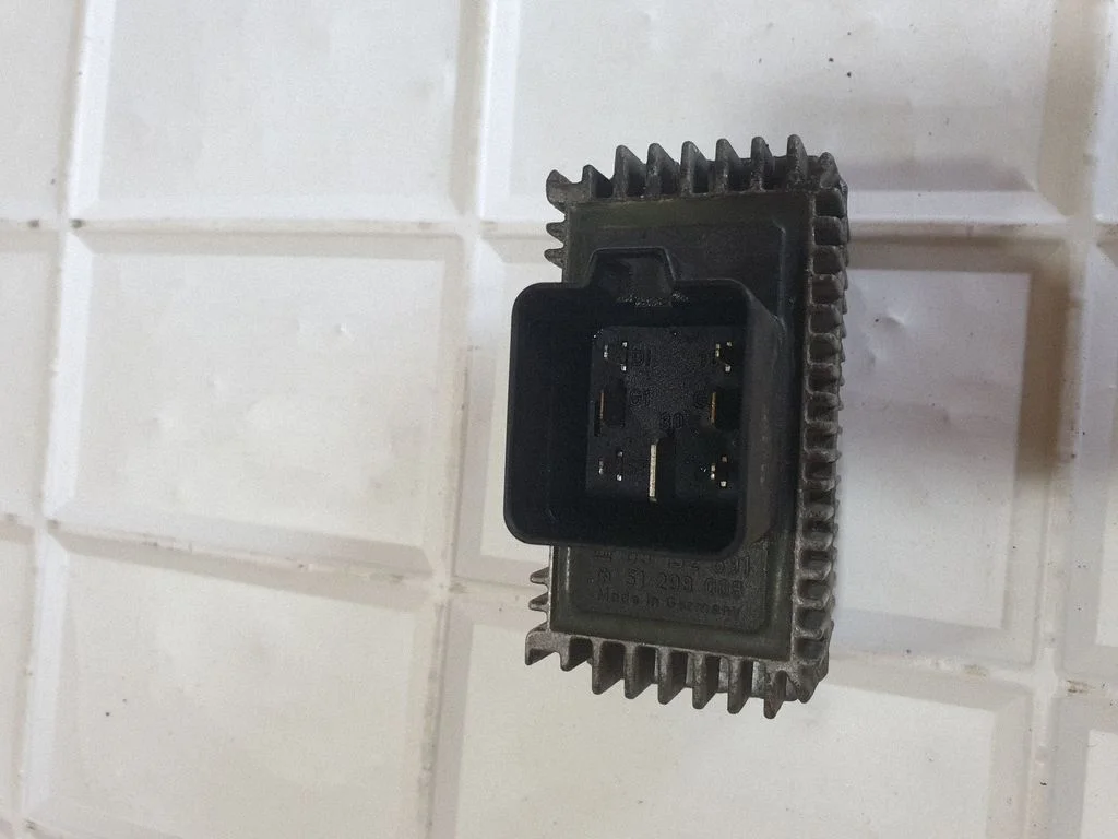 Kvēlsveču priekšuzsildes relejs 09132691