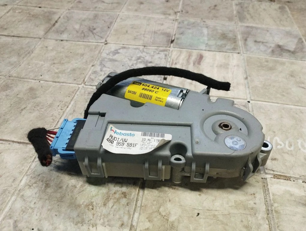 Katuseluugi mootor/ajam – Audi A4 S4 B7 8E 8H (2005-2008)