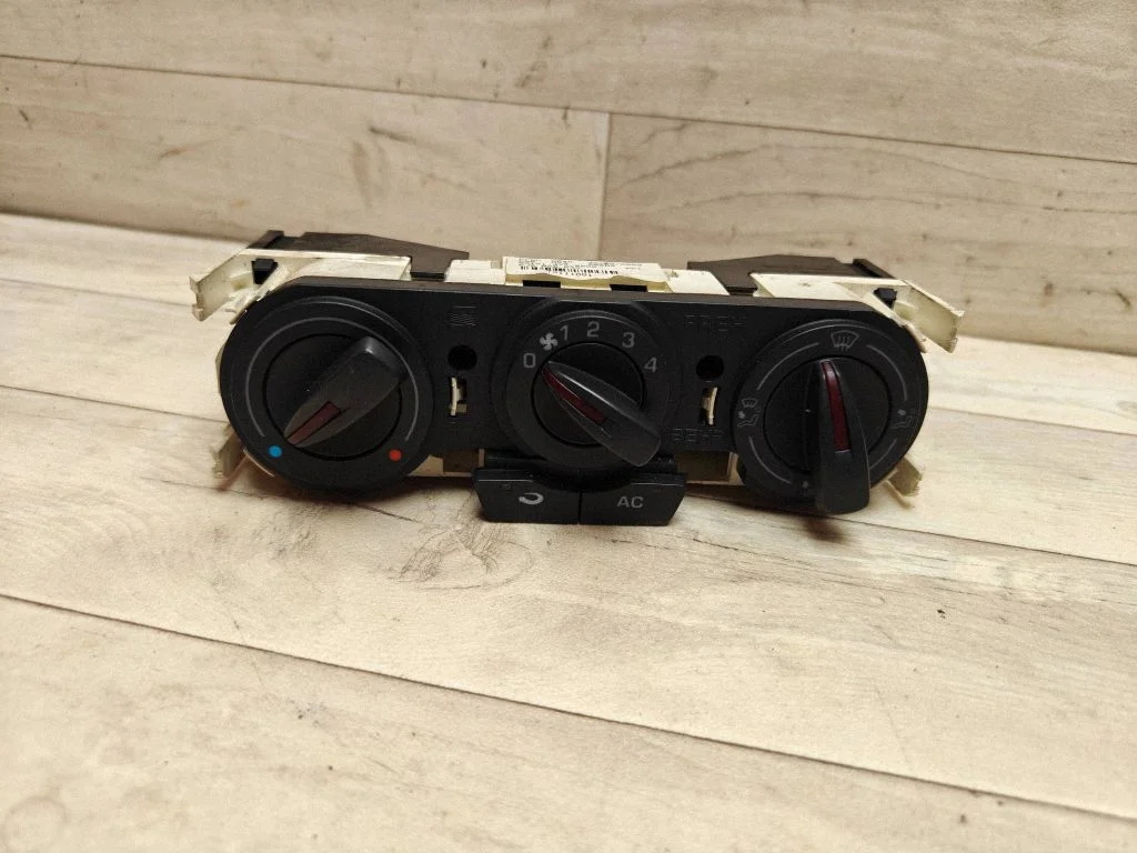 Climate control unit 6J0820045