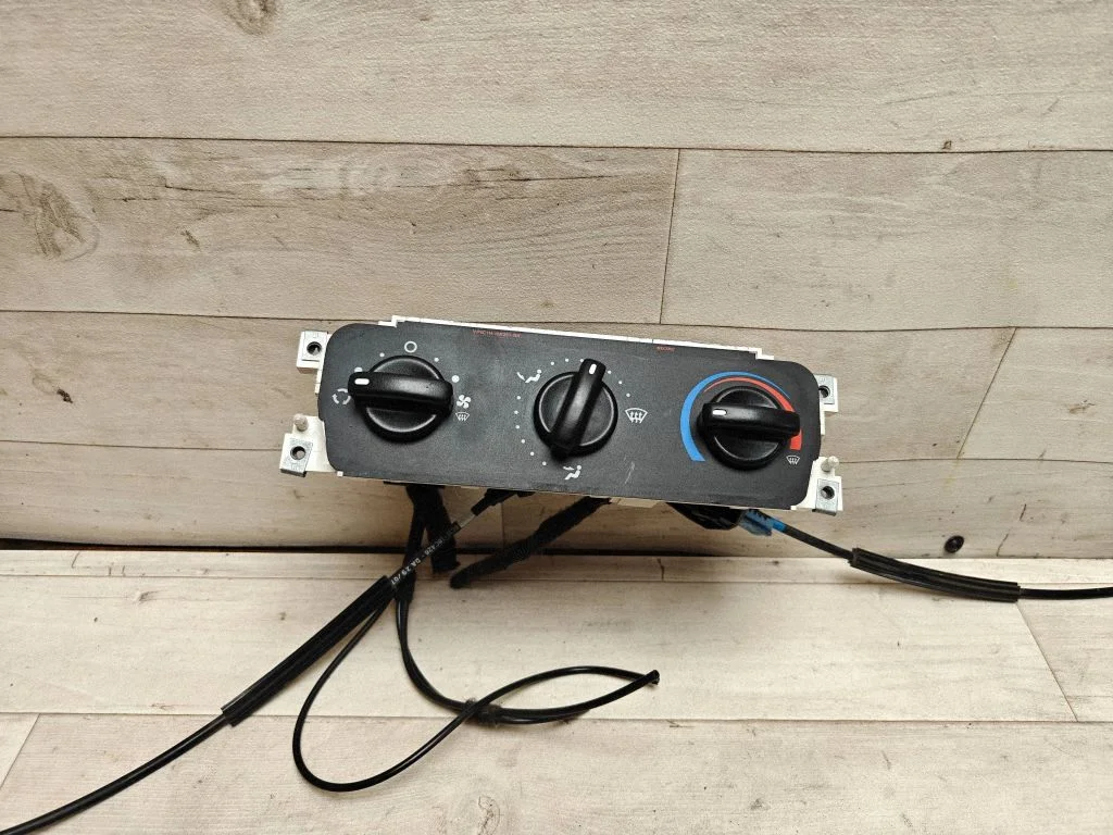Kliimaseadme/kütte juhtplokk (salongis) – Ford Transit - Tourneo Connect (2009-2013)