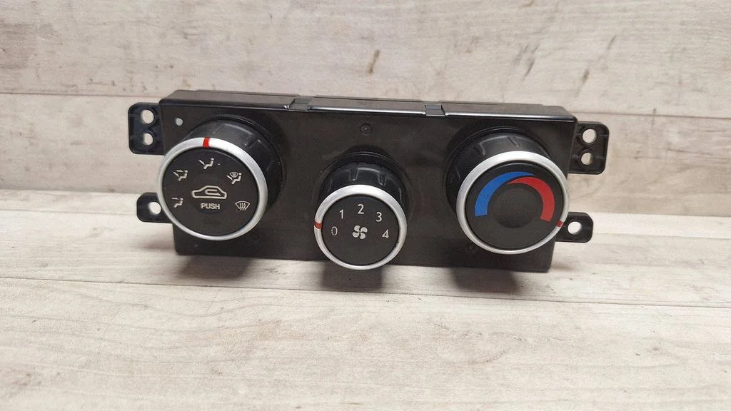 Climate control unit – Hyundai Tucson JM (2004-2009)