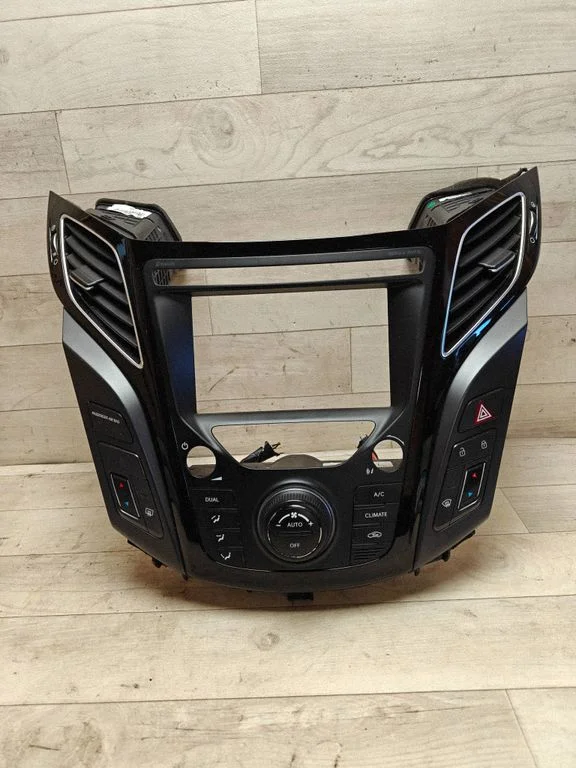 Gaisa kondicioniera/klimata/sildītāja vadības bloks (salonā) – Hyundai i40 (2011-)