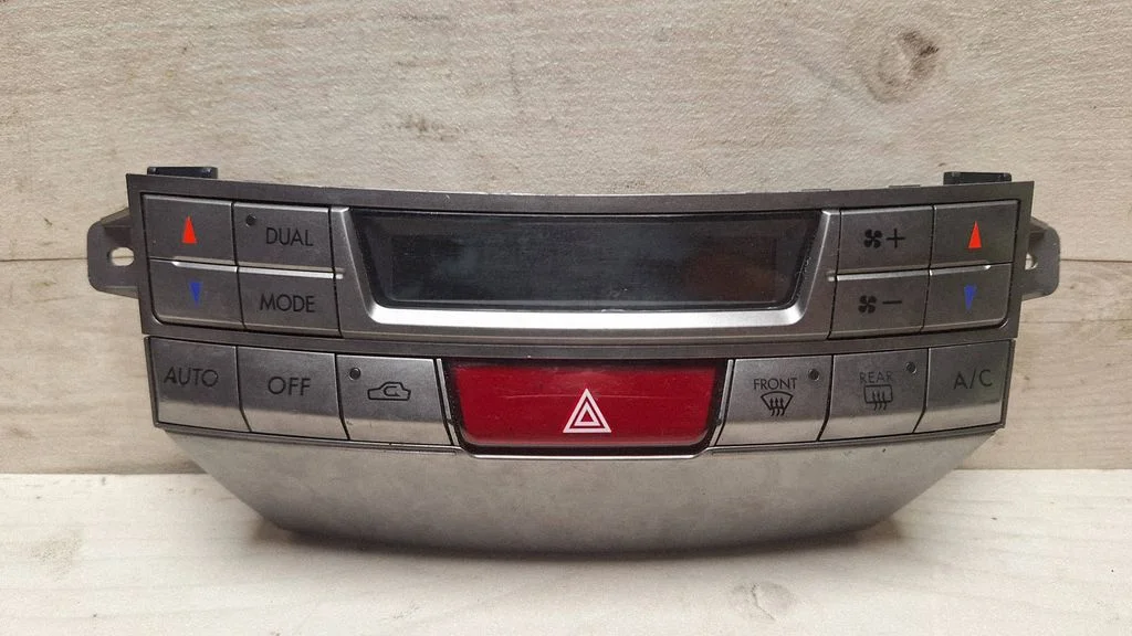 Panel sterowania klimatyzacją / nawiewem – Subaru Outback (2009-2014)