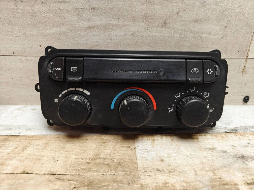 Kliimaseadme/kütte juhtplokk (salongis) – Chrysler Grand Voyager IV (2001-2007)