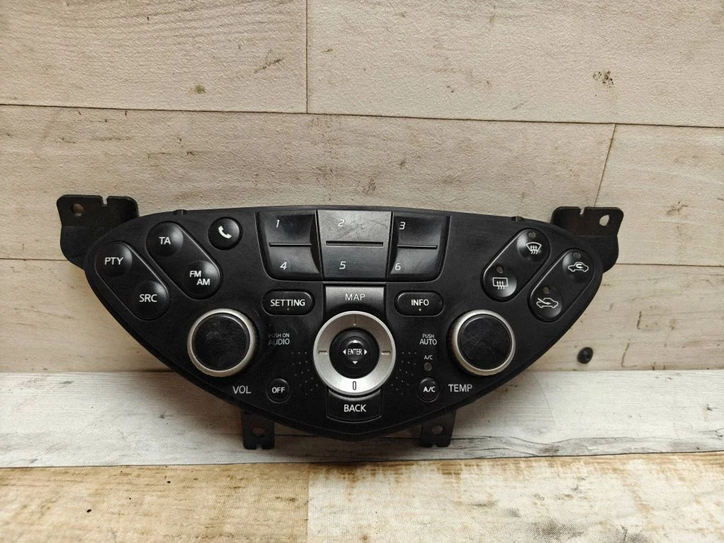 Panel sterowania klimatyzacją / nawiewem 28395AV610