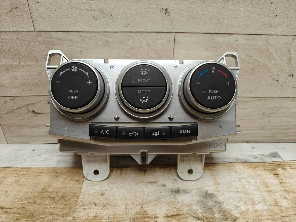 Kliimaseadme/kütte juhtplokk (salongis) – Mazda 5 (2005-2010)