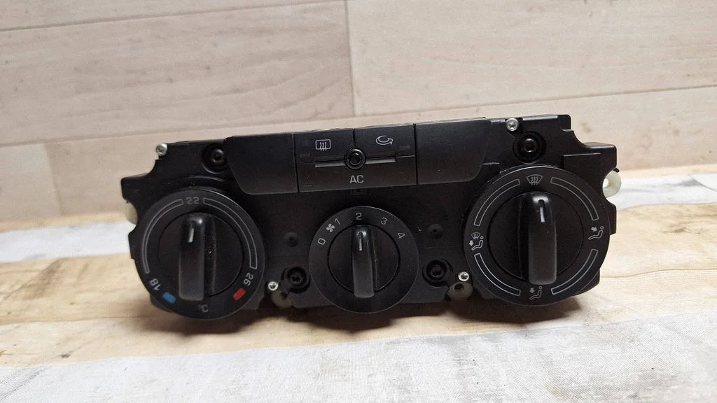 Climate control unit 74358120