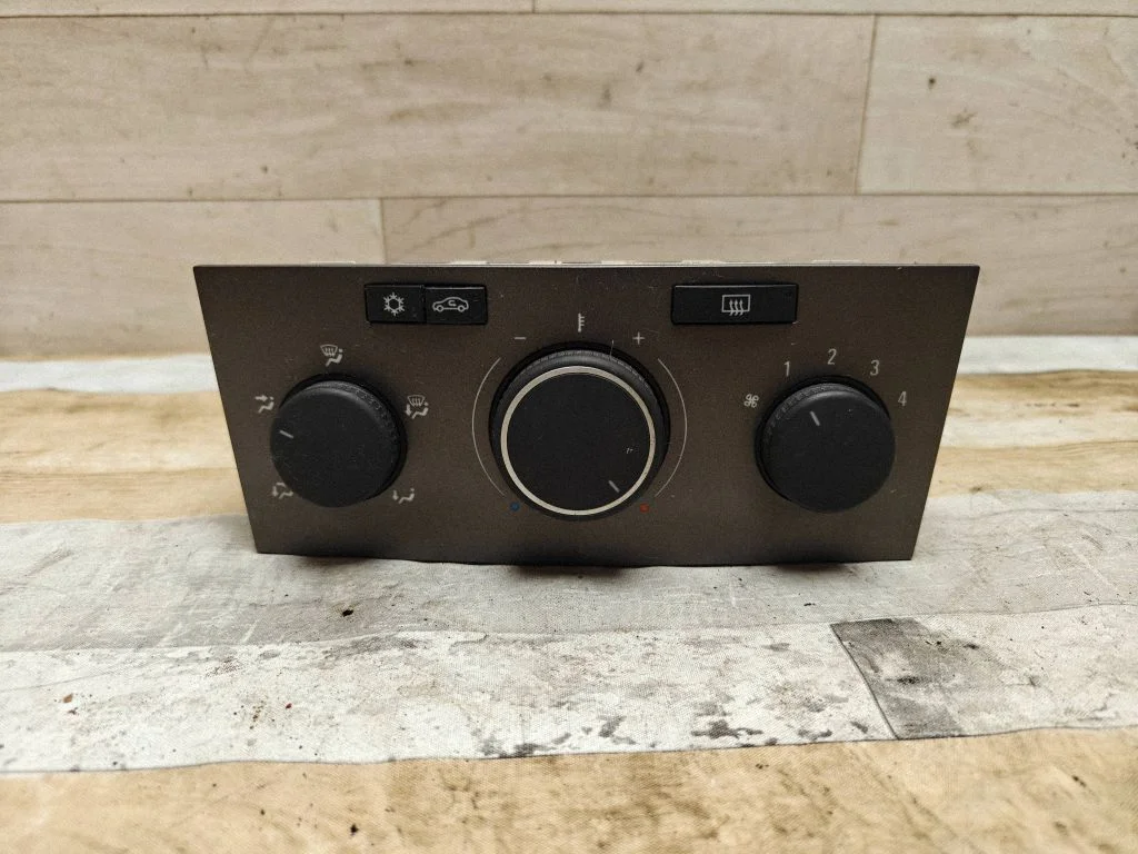 Climate control unit – Opel Astra H (2004-2012)
