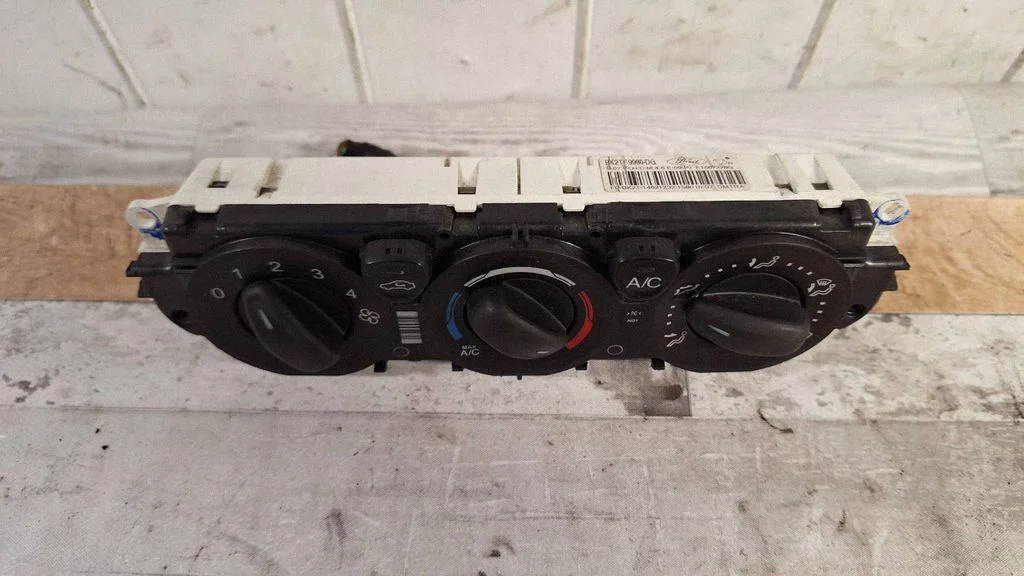 Climate control unit BK2T19980DG