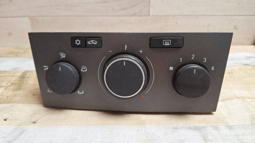 Climate control unit – Opel Astra H (2004-2012)