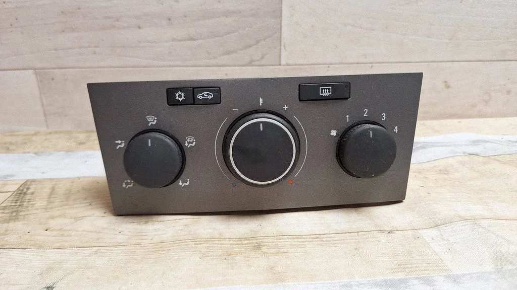 Climate control unit 13201300