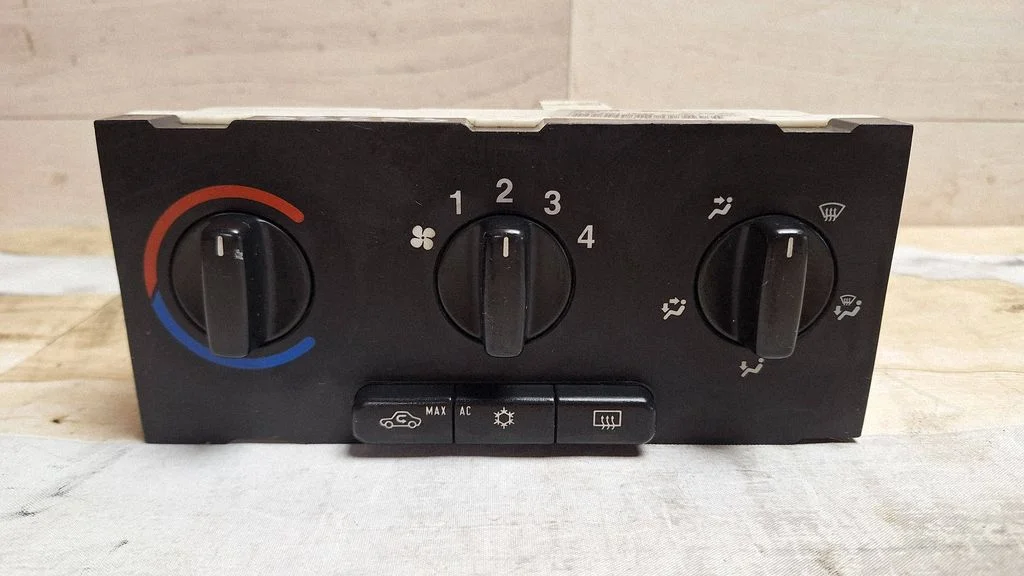 Climate control unit 90673