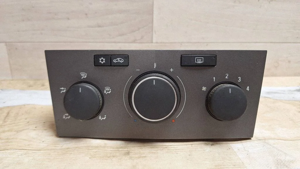 Climate control unit 13201300