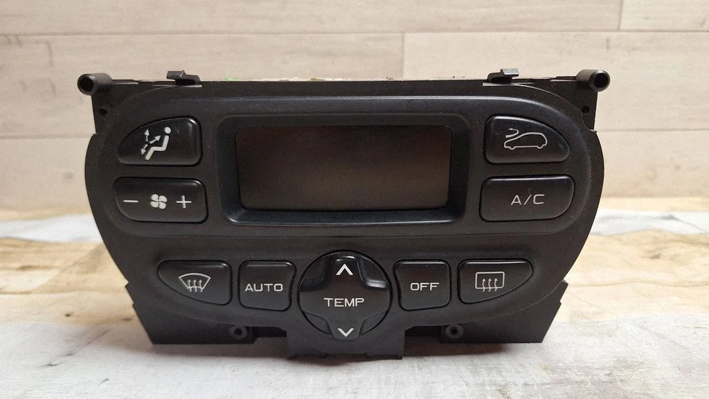Kliimaseadme/kütte juhtplokk (salongis) – Peugeot 307 (2001-2005)