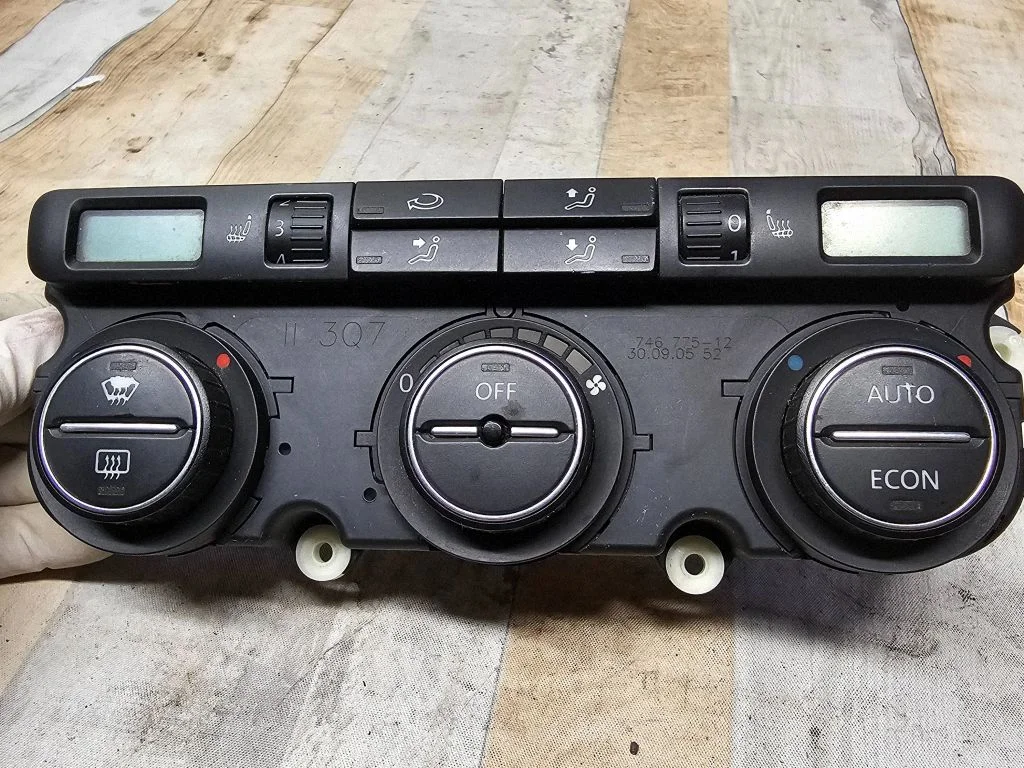 Gaisa kondicioniera/klimata/sildītāja vadības bloks (salonā) – Volkswagen Passat B5.5 (2001-2005)
