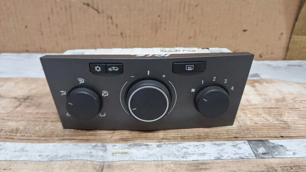 Climate control unit – Opel Zafira B (2005-2014)