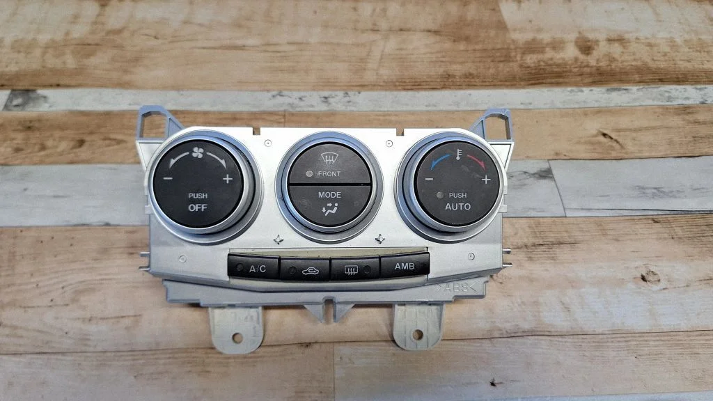 Kliimaseadme/kütte juhtplokk (salongis) – Mazda 5 (2005-2010)