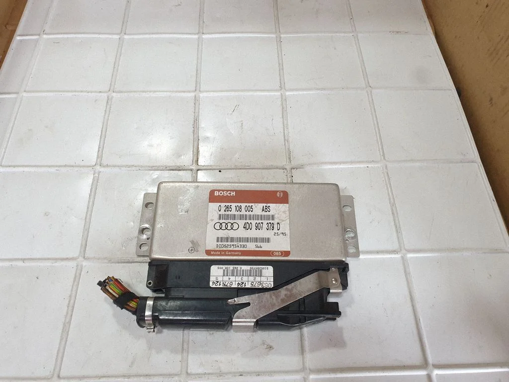 ABS-juhtplokk – Audi A4 S4 B5 8D (1994-1999)