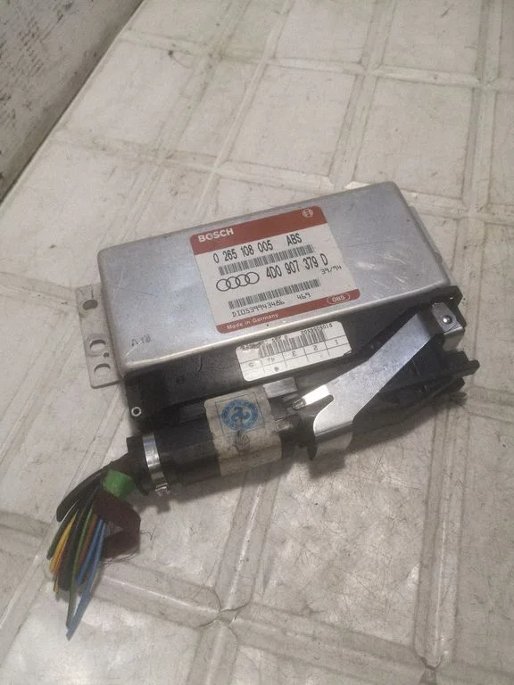 ABS-juhtplokk – Audi A6 S6 C4 4A (1994-1997)
