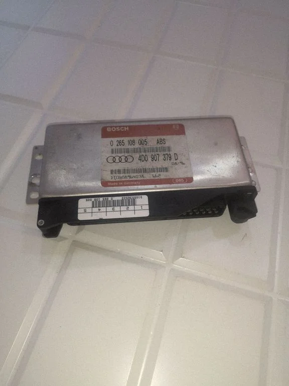 ABS-juhtplokk – Audi A4 S4 B5 8D (1994-1999)