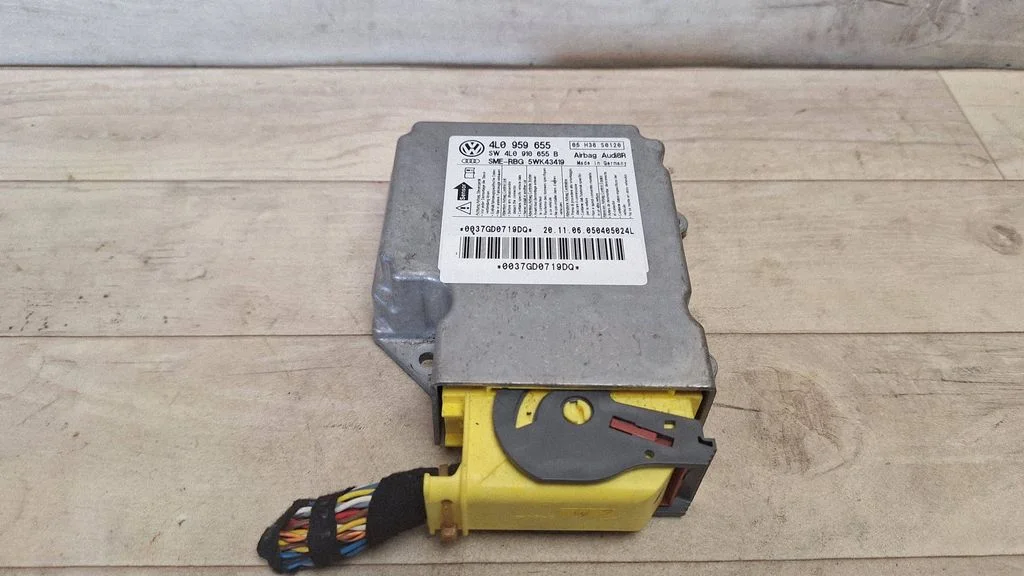 Airbag control unit/module – Audi Q7 4L (2005-2015)