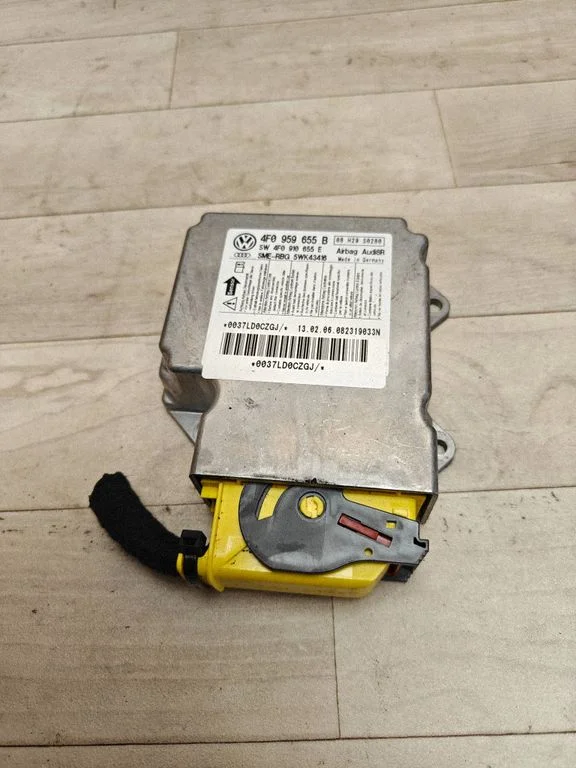 Airbag control unit/module 4F0959655B
