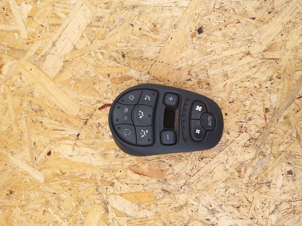 Climate control unit – Renault Espace IV (2002-2014)