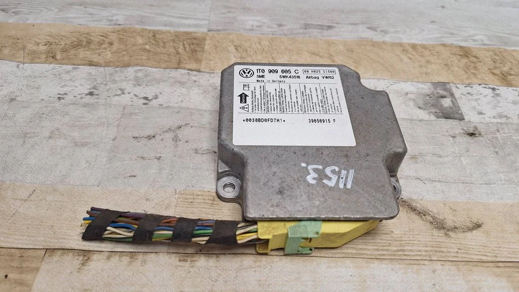 Drošības spilvenu vadības bloks 1T0909605C