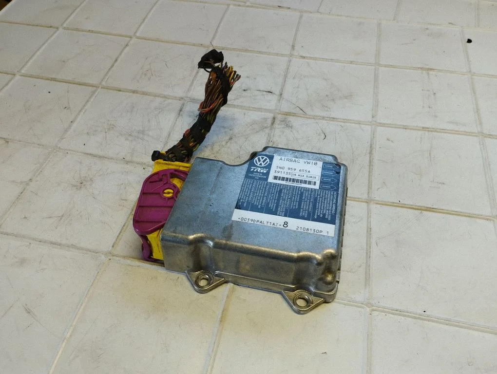 Airbag control unit/module – Volkswagen Tiguan (2007-2016)
